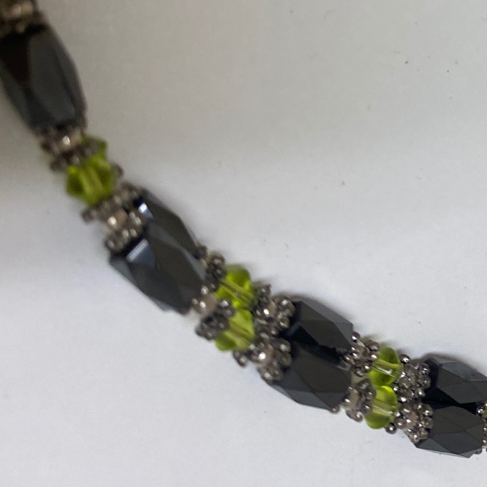 Magnetic necklace but can be bracelet too!